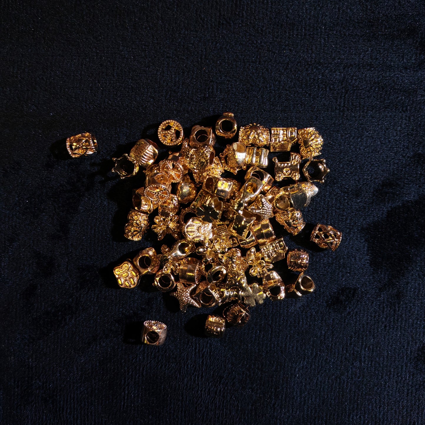 ✨Gold Dora beads✨