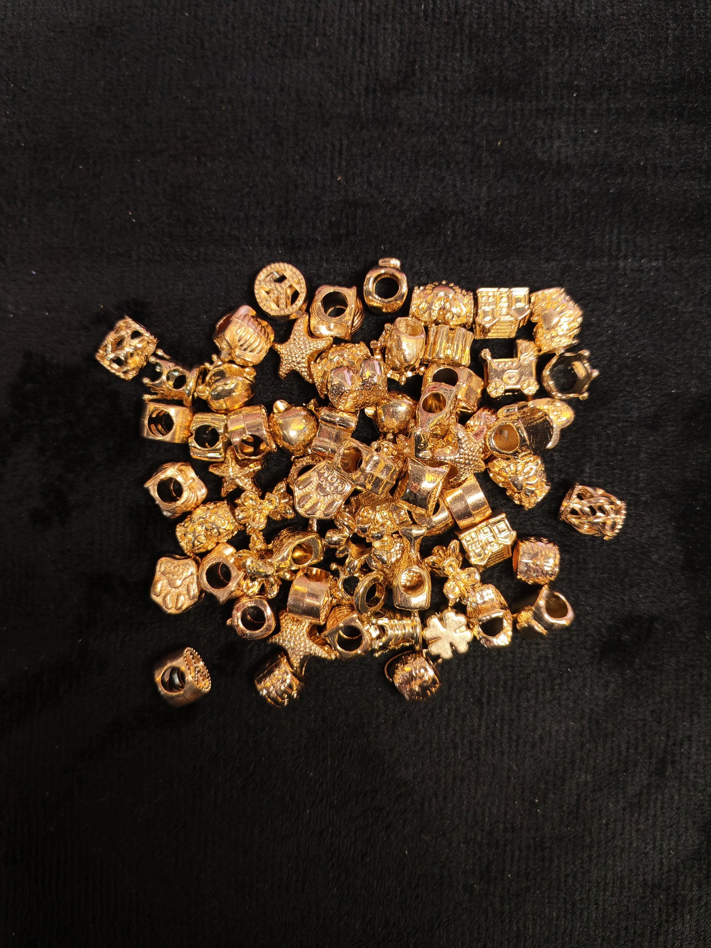 ✨Gold Dora beads✨